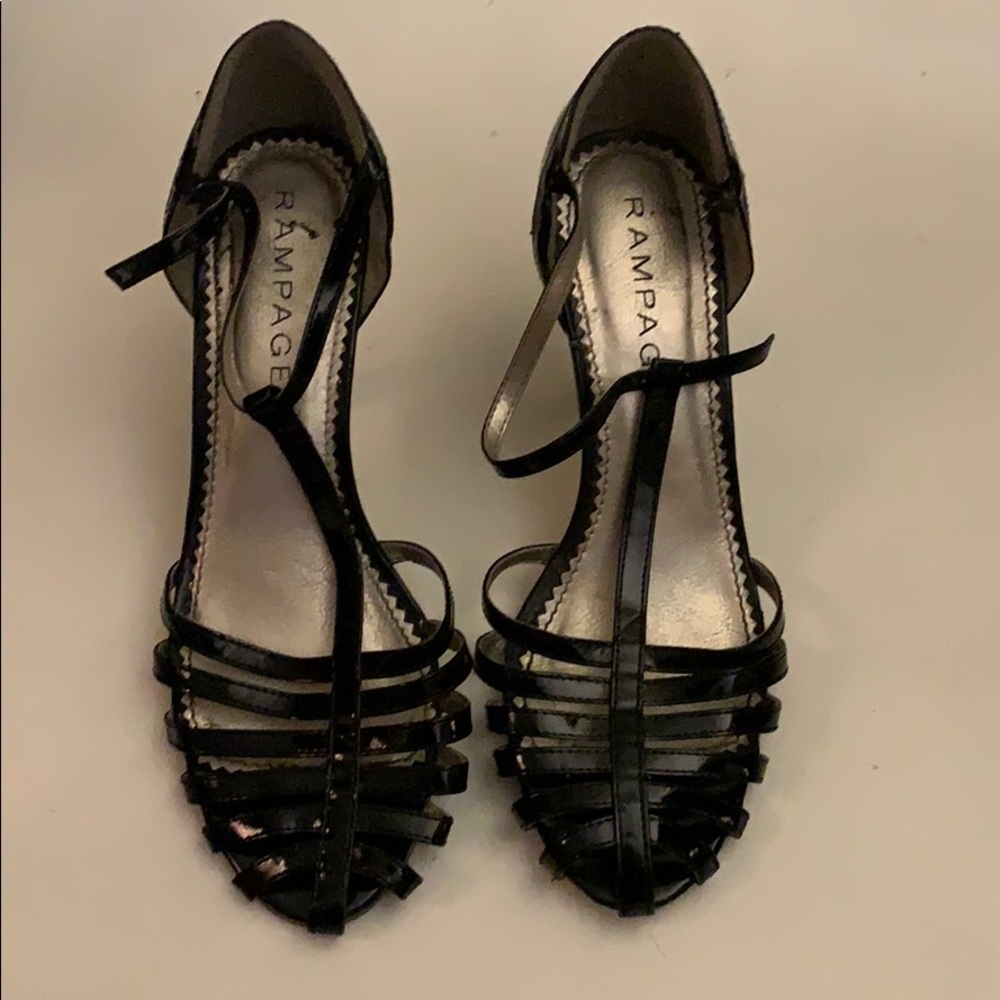 Caged toe heel